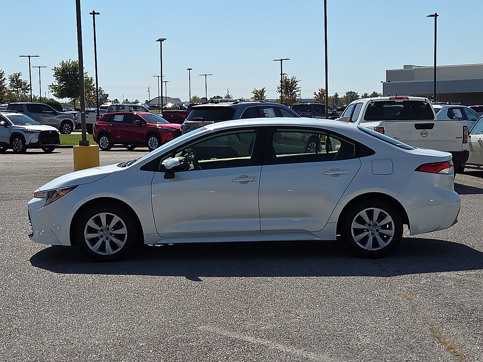 Used 2023 Toyota Corolla LE FWD image 3