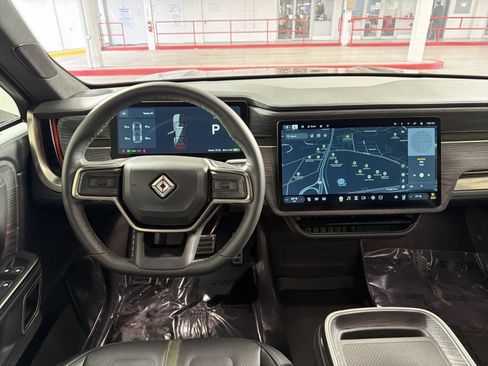 Used 2024 Rivian R1S Adventure image 16