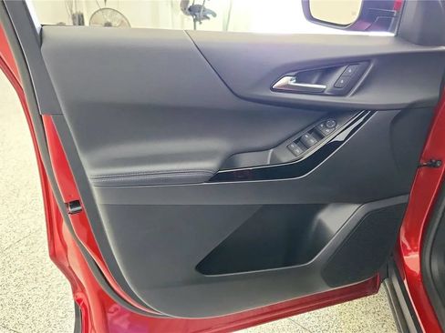 Used 2025 Chevrolet Equinox LT w/ Safety and Technology Package FWD image 25