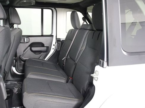 Used 2024 Jeep Wrangler Unlimited image 31