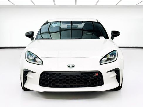 Used 2023 Toyota GR86 RWD image 2