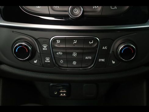 Used 2023 Chevrolet Traverse LT w/ LT Premium Package image 30