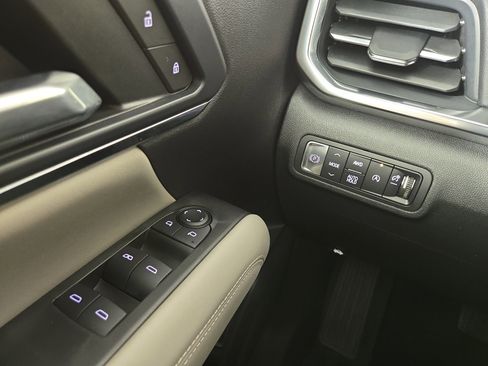 Certified 2025 GMC Terrain Elevation w/ Elevation Premium Package AWD/4WD image 27