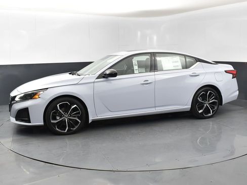 New 2025 Nissan Altima 2.5 SR image 4