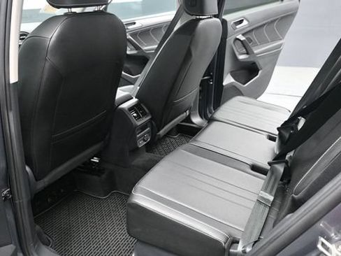 Used 2023 Volkswagen Tiguan SE AWD/4WD image 14