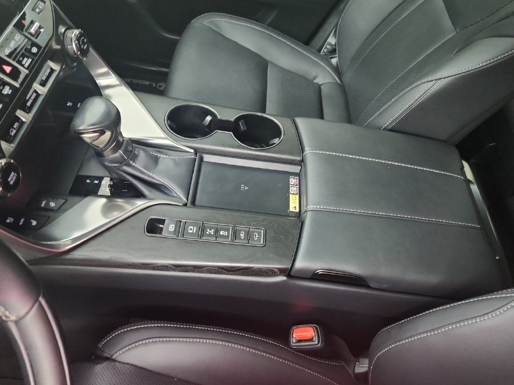 Used 2024 Lexus LX 600 4WD w/ Luxury Package image 32