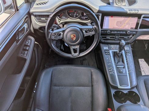 Certified 2019 Porsche Macan image 16