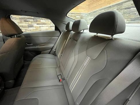 Used 2025 Hyundai Elantra SEL FWD image 45