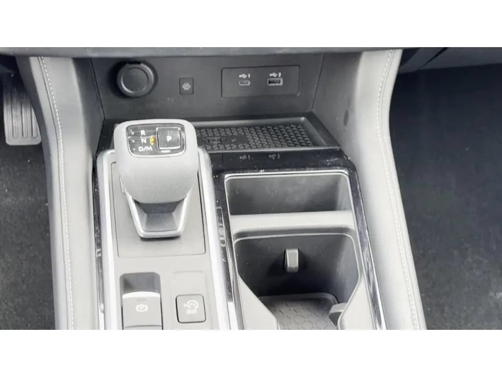 Used 2023 Nissan Pathfinder SL AWD/4WD image 16