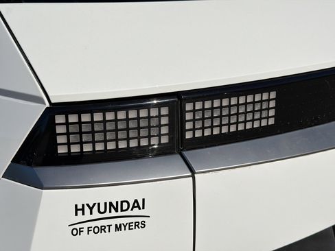 Used 2022 Hyundai Ioniq 5 SE image 10