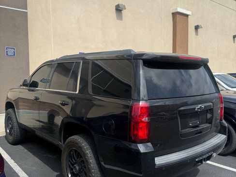 Used 2017 Chevrolet Tahoe LT w/ Luxury Package RWD image 4