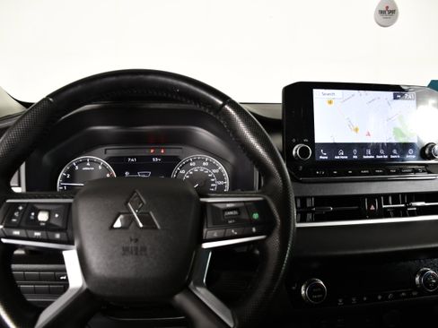 Used 2022 Mitsubishi Outlander SE AWD/4WD image 16