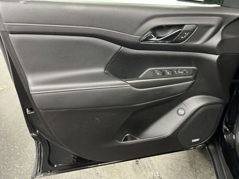 Certified 2023 GMC Acadia SLT image 23