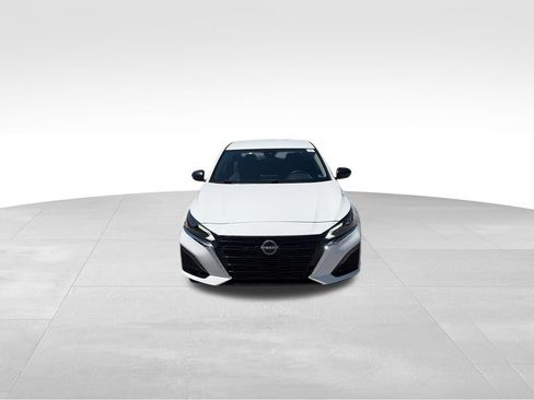 Used 2025 Nissan Altima 2.5 SV FWD image 9