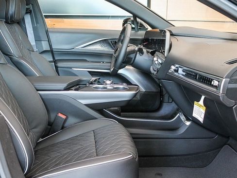 New 2026 Cadillac Lyriq V image 19