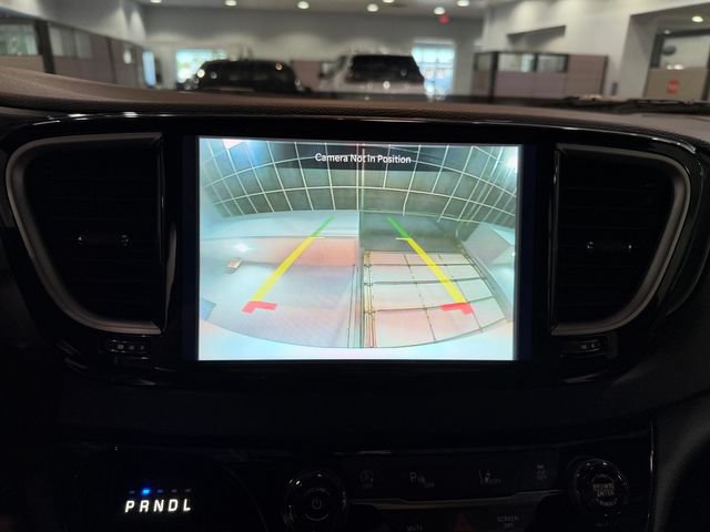 Used 2026 Chrysler Pacifica Select FWD image 22