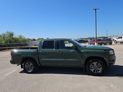 Used 2026 Nissan Frontier SV w/ Tow Package RWD image 6