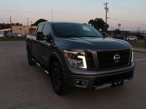 Used 2018 Nissan Titan PRO-4X w/ Pro-4x Convenience Package AWD/4WD image 3