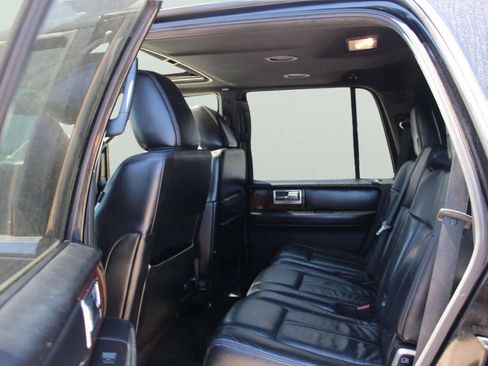 Used 2016 Lincoln Navigator Select AWD/4WD image 7