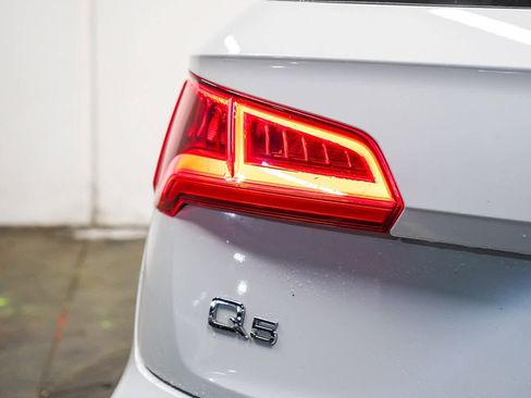 Used 2020 Audi Q5 e Prestige w/ Prestige Package image 11