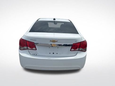 Used 2016 Chevrolet Cruze LT w/ Technology Package FWD image 4