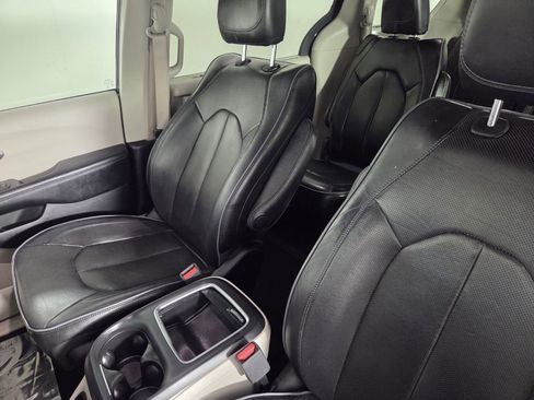 Certified 2018 Chrysler Pacifica Limited w/ Advanced Safetytec Group image 22