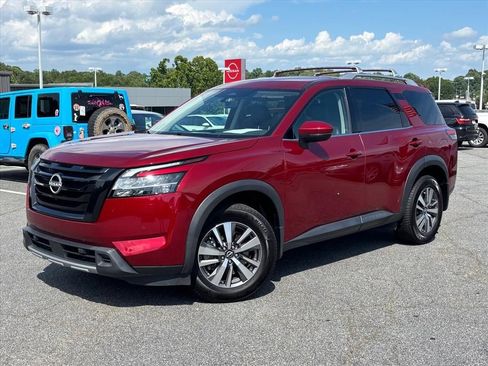 Used 2024 Nissan Pathfinder SL w/ Black Appearance Package FWD image 2