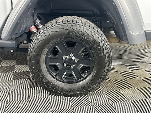 Used 2023 Jeep Gladiator Mojave w/ Cold Weather Group image 34
