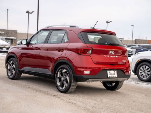 Certified 2025 Hyundai Venue SEL image 6