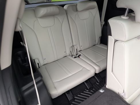 Used 2025 Kia Sorento S w/ Panoramic Sunroof Package FWD image 21