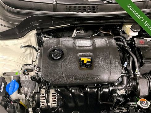 Used 2025 Kia Soul LX w/ LX Technology Package FWD image 40