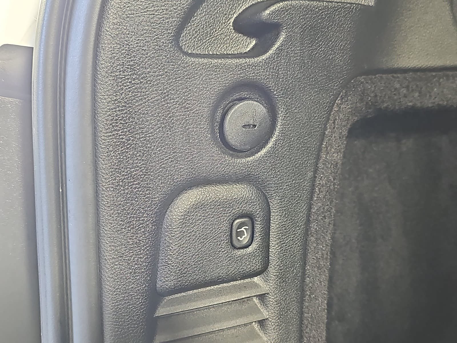 Used 2025 Dodge Durango GT AWD/4WD image 13
