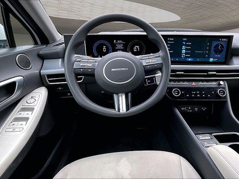 Used 2025 Hyundai Sonata SEL FWD image 4