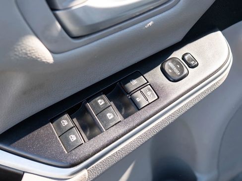 Used 2016 Toyota Camry LE image 41