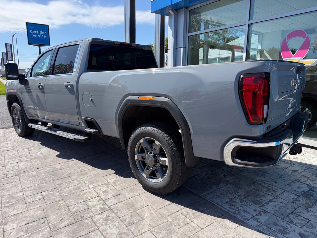 Used 2025 GMC Sierra 3500 SLE w/ Preferred Package RWD image 2