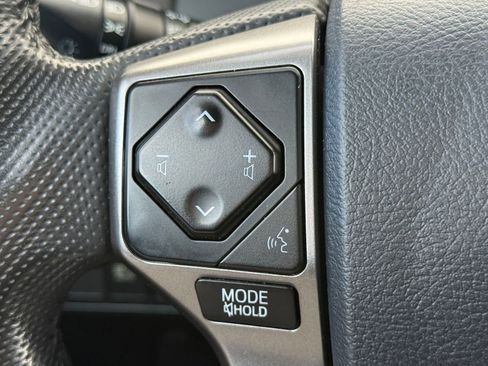 Used 2018 Toyota Tacoma SR5 image 15