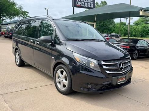 Used 2016 Mercedes-Benz Metris Passenger image 1