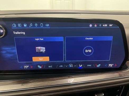 Used 2025 Chevrolet Suburban LT image 54