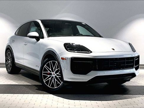New 2026 Porsche Cayenne GTS image 9