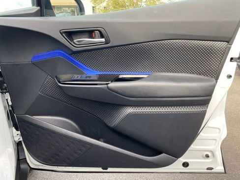 Used 2022 Toyota C-HR XLE image 30