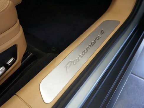 Used 2019 Porsche Panamera 4 image 48