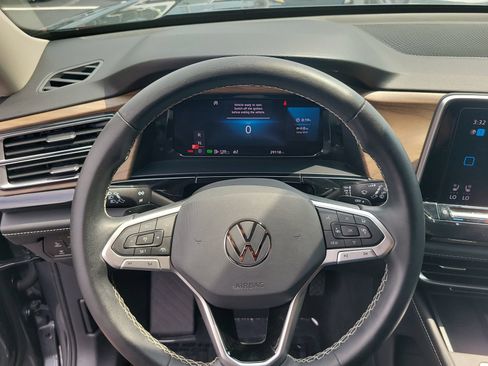 Used 2024 Volkswagen Atlas SE FWD image 25