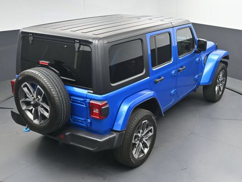Used 2024 Jeep Wrangler Unlimited w/ Convenience Group AWD/4WD image 32