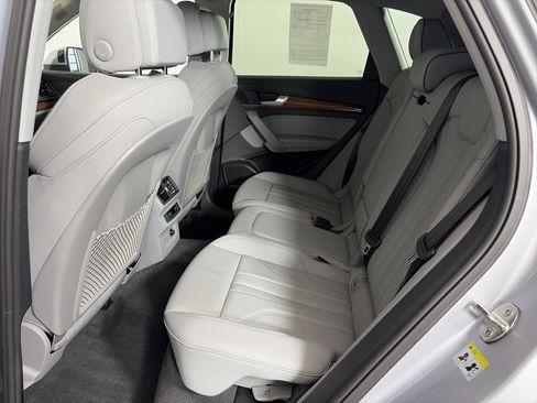 Used 2023 Audi Q5 e Premium Plus w/ Premium Plus Package image 7