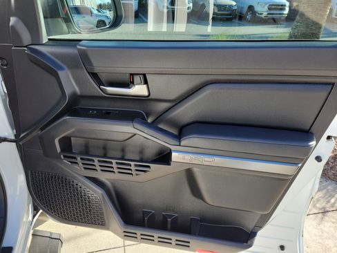 Used 2024 Toyota Tacoma TRD Off-Road image 29