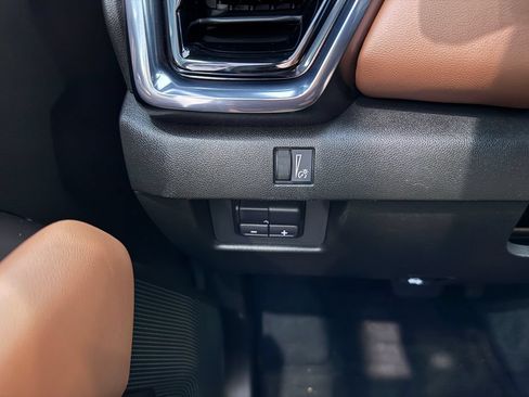Certified 2025 GMC Canyon AT4 w/ Nightfall Edition AWD/4WD image 26