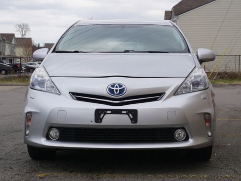 Used 2013 Toyota Prius V Five image 3