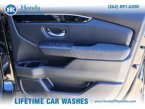 Used 2025 Honda Pilot Sport image 25