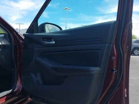 Used 2024 Nissan Altima 2.5 SV FWD image 13