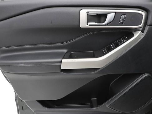 Used 2022 Ford Explorer XLT w/ Equipment Group 202A image 16